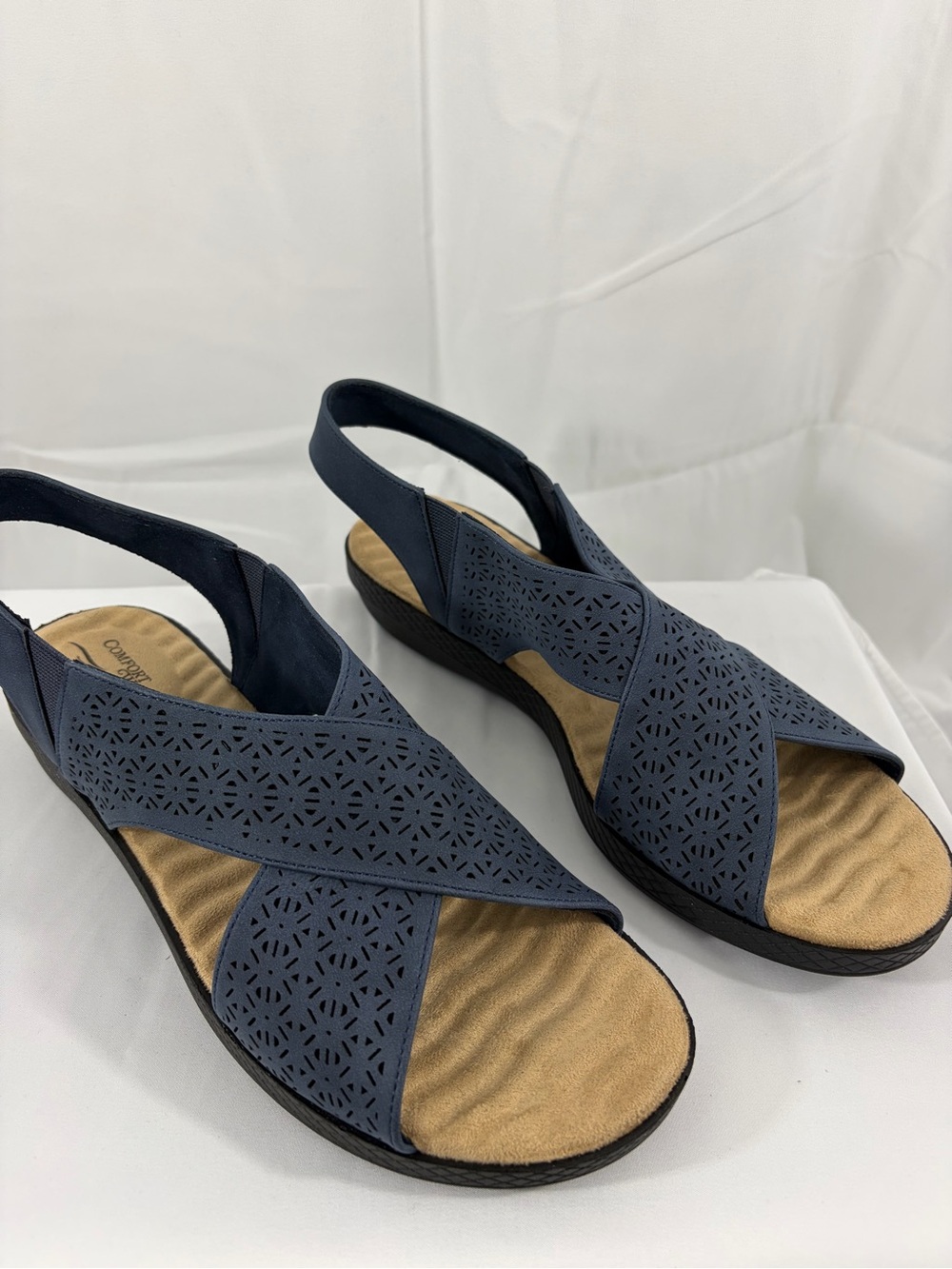 NWY Easy Street Women's Size 10 Navy Laser-Cut Slingback Sandals